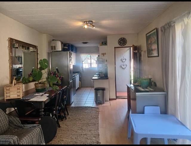 2 BEDROOM TOWNHOUSE FOR SALE IN GLENVISTA